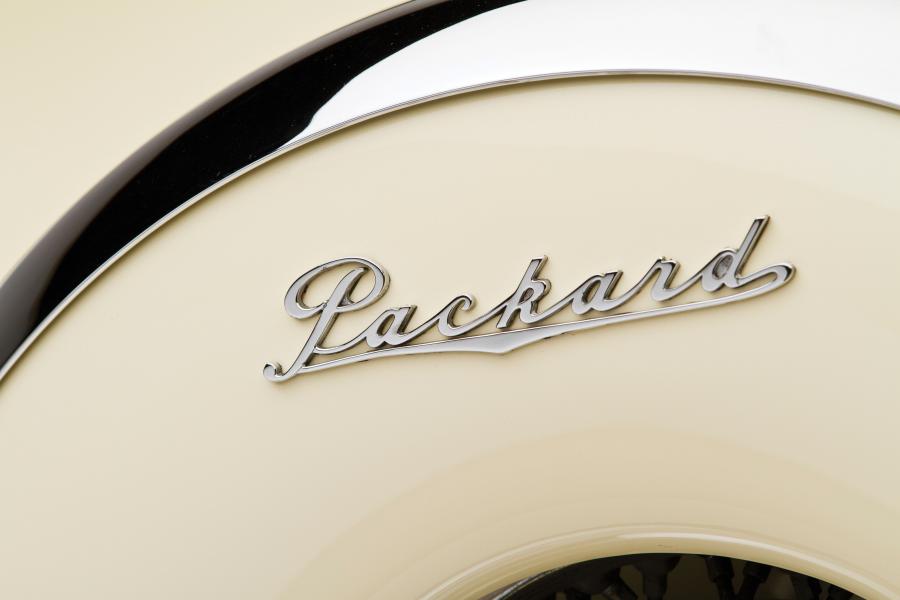  Packard Caribbean Convertible White 1953 года  (фото 13 из 19)